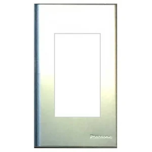 Mặt Công Tắc Panasonic WEG6503-1 Dòng Wide Dùng Cho 3 Thiết Bị
